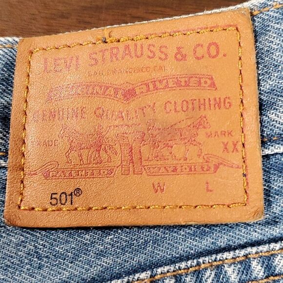 Levi’s 501 High Rise Distressed‎ Denim Shorts in Drive Me Crazy Size 29 - Picture 7 of 10